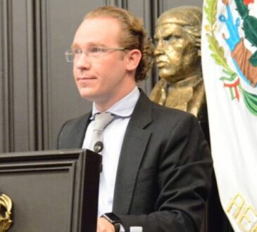 Santiago Taboada propone simplificar trámites y modernizar registro público